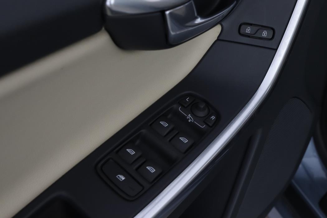 VOLVO XC60 2017