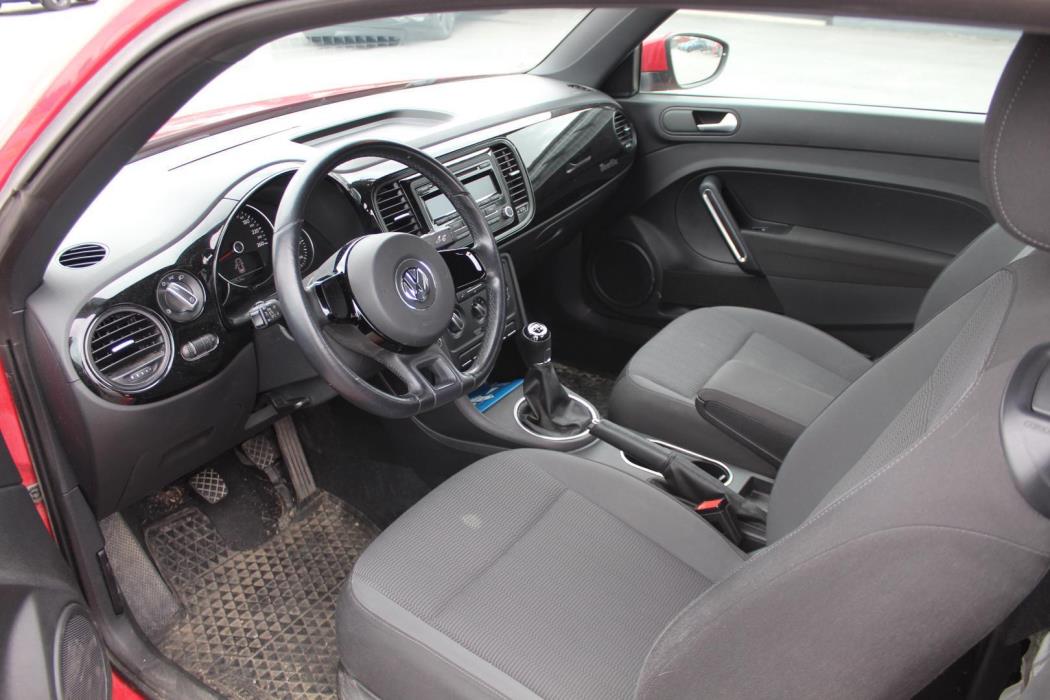 VOLKSWAGEN Beetle 2012