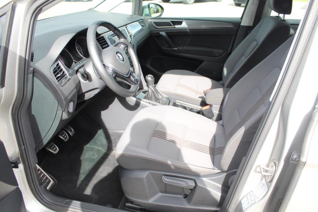 VOLKSWAGEN Golf Sportsvan 2016