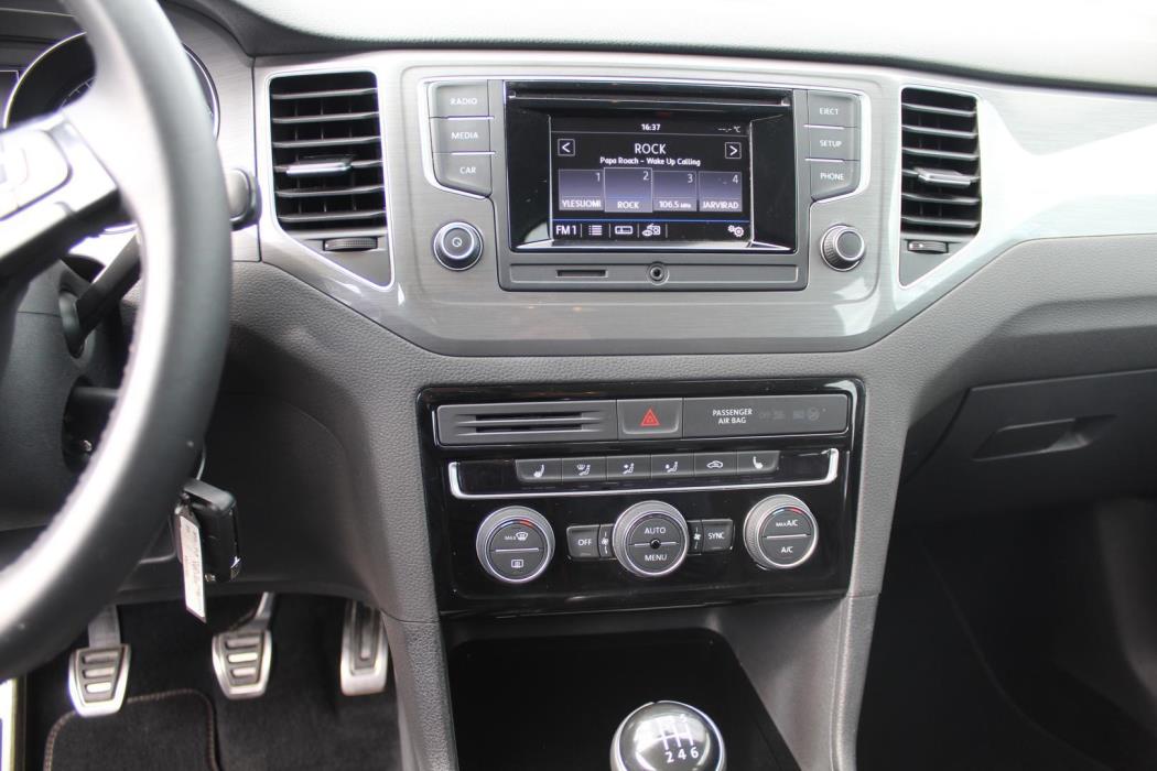 VOLKSWAGEN Golf Sportsvan 2016