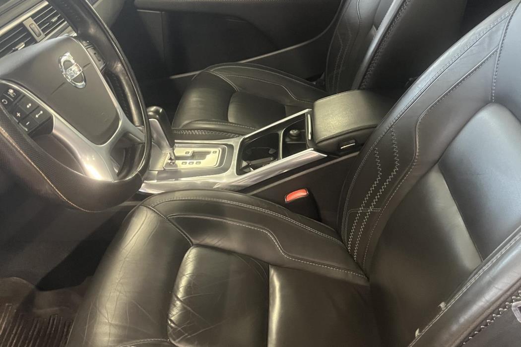 VOLVO V70 2012