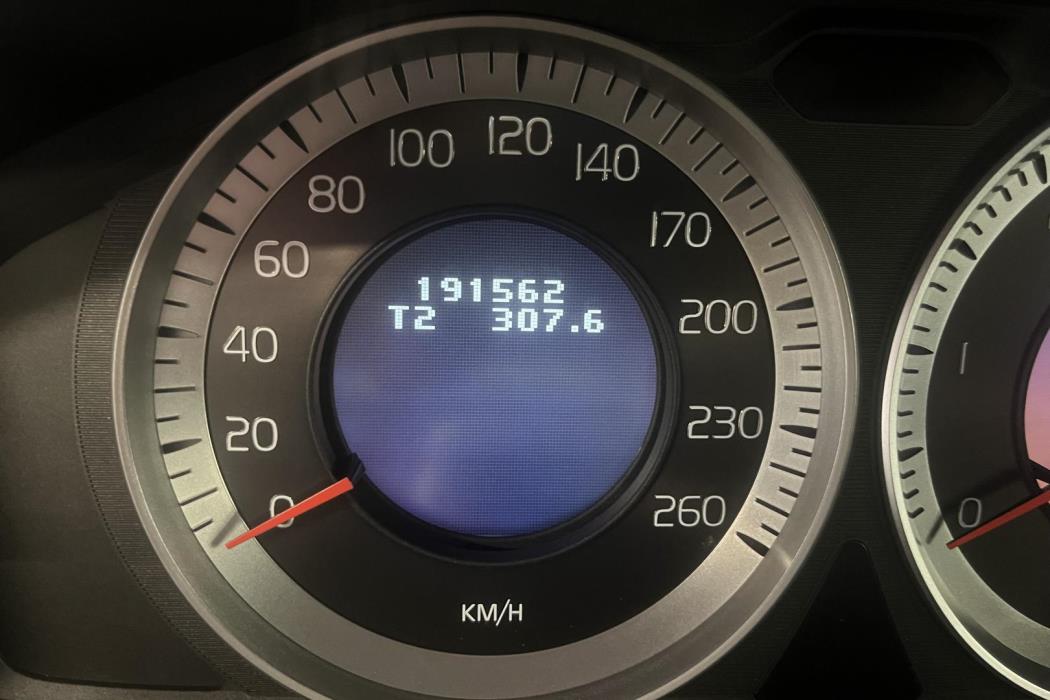 VOLVO V70 2012