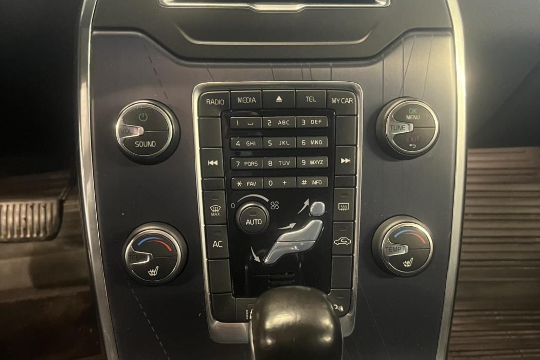 VOLVO V70 2012