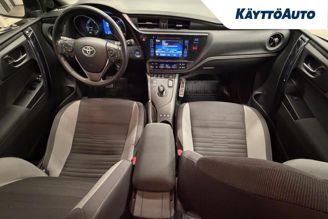 TOYOTA Auris 2015