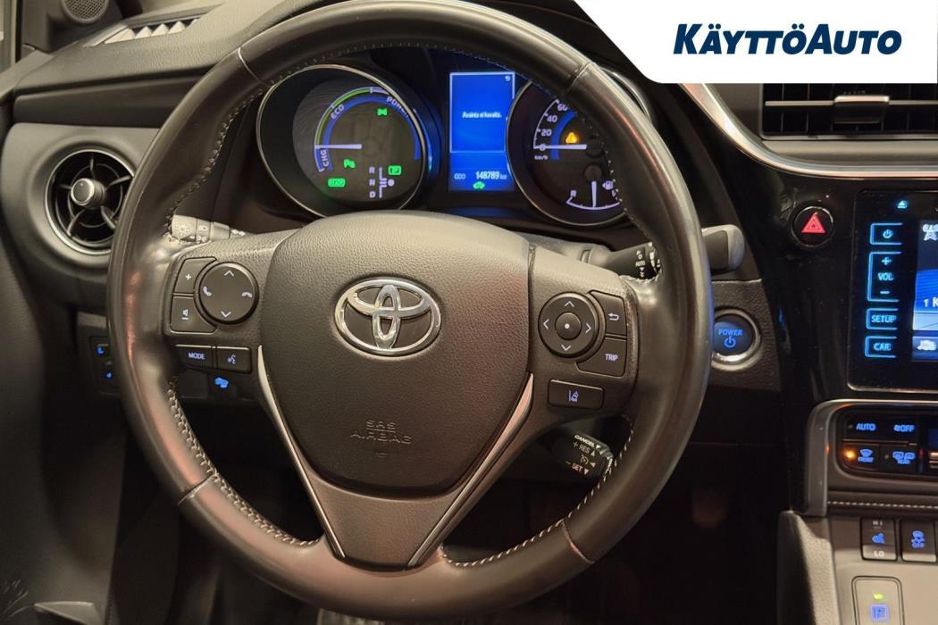 TOYOTA Auris 2015