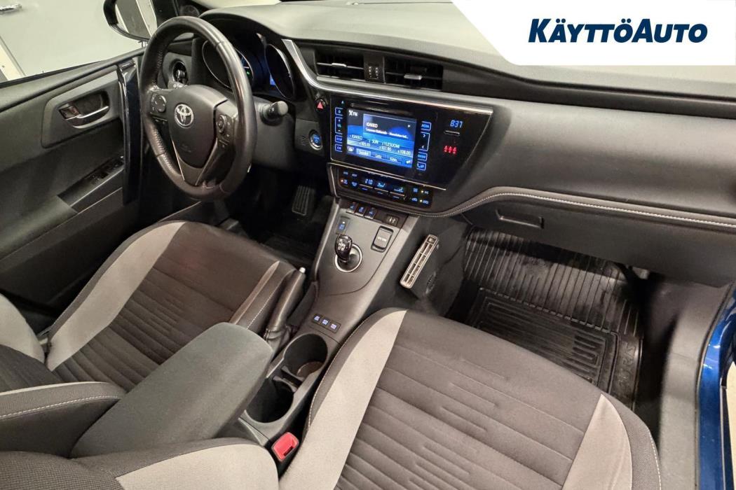 TOYOTA Auris 2015