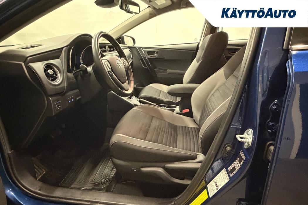 TOYOTA Auris 2015