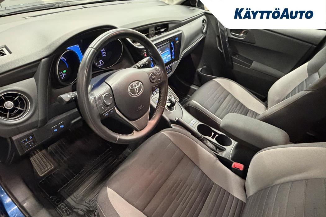 TOYOTA Auris 2015