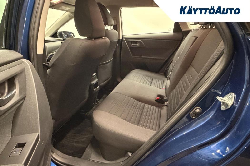 TOYOTA Auris 2015