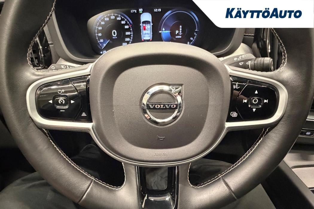 VOLVO XC60 2021