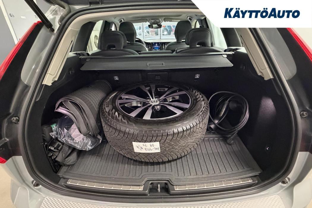 VOLVO XC60 2023