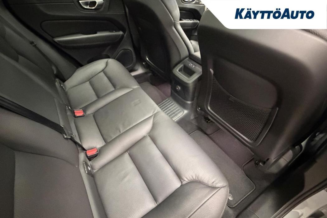 VOLVO XC60 2023