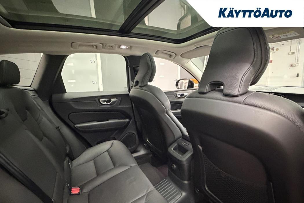 VOLVO XC60 2023