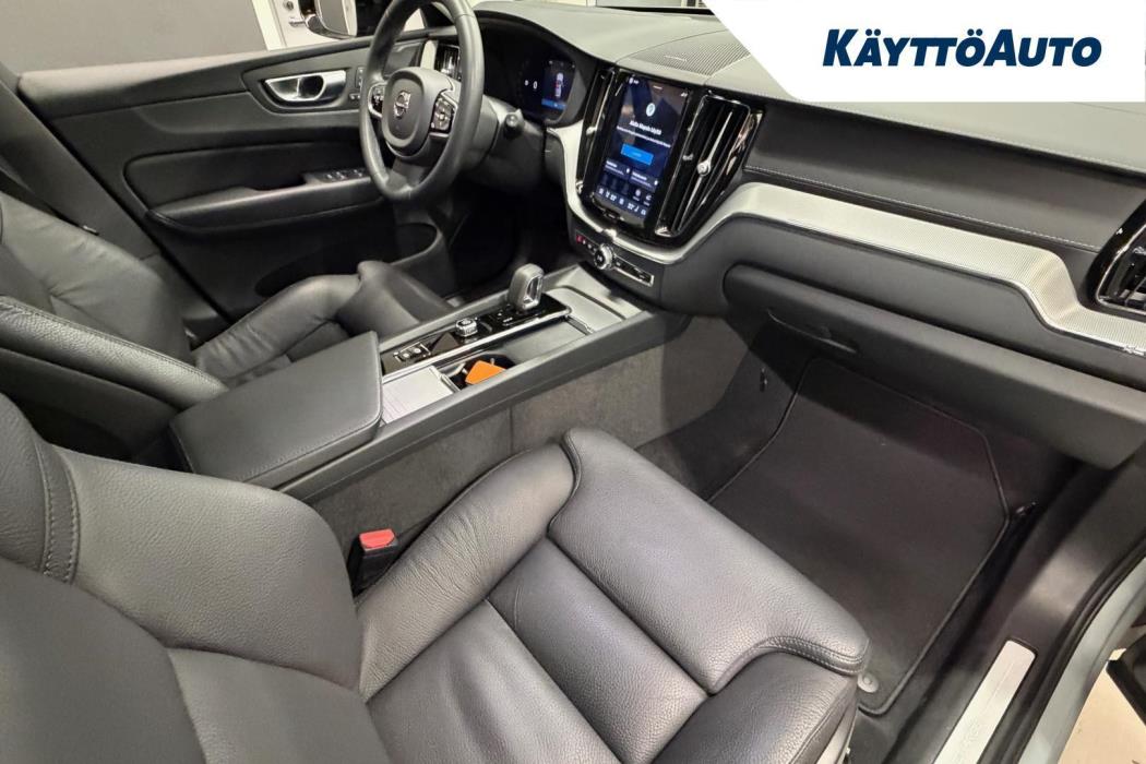 VOLVO XC60 2023