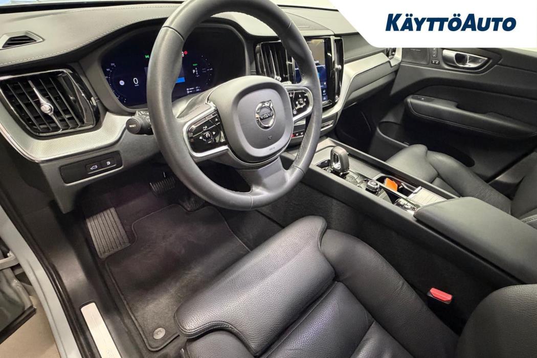 VOLVO XC60 2023