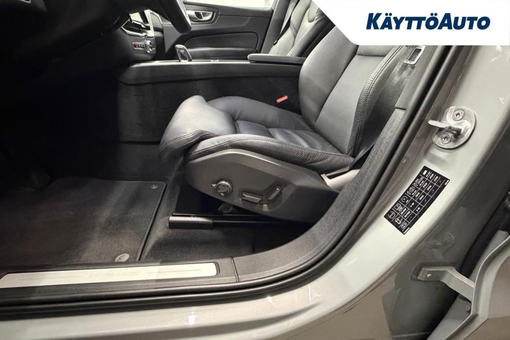 VOLVO XC60 2023