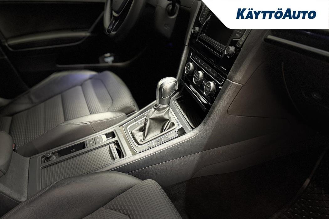 VOLKSWAGEN Golf 2014