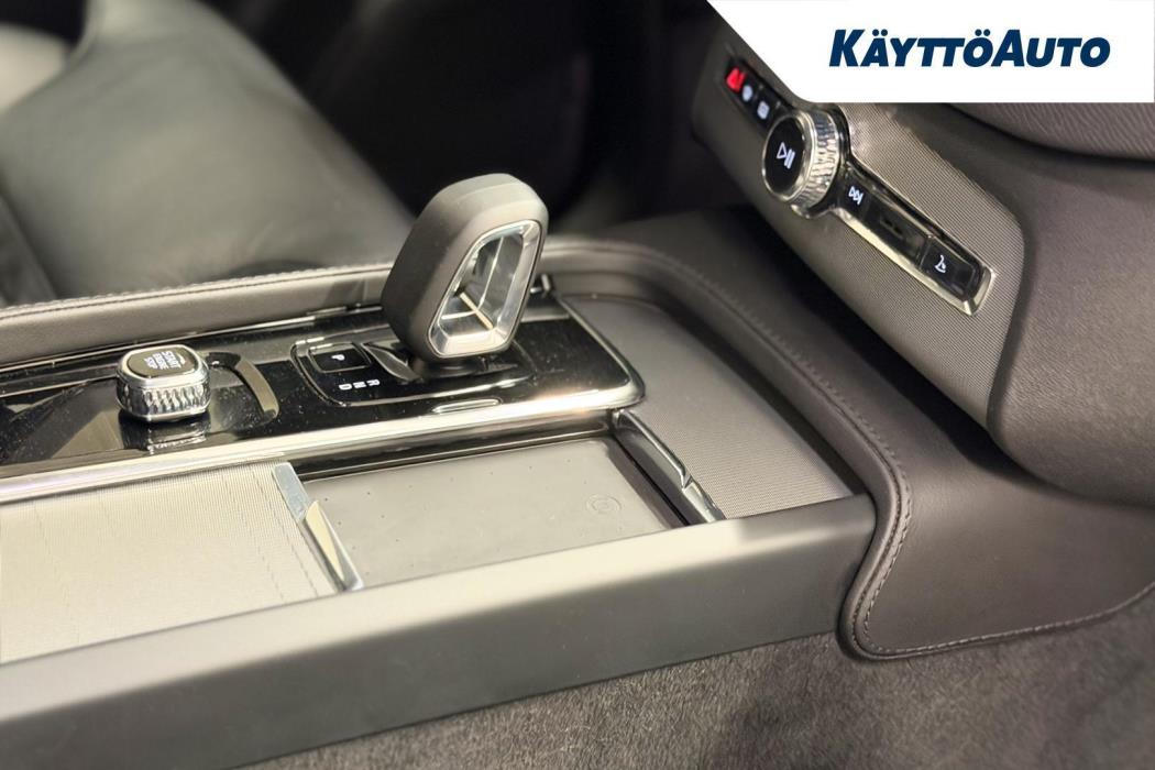 VOLVO XC90 2023