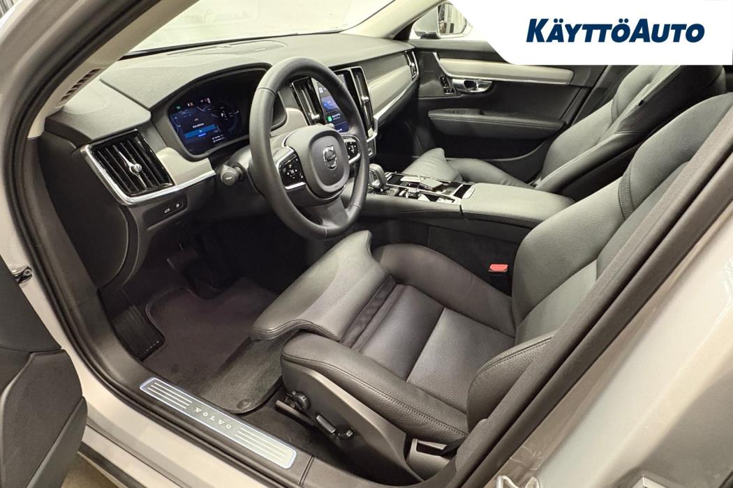 VOLVO V90 2025