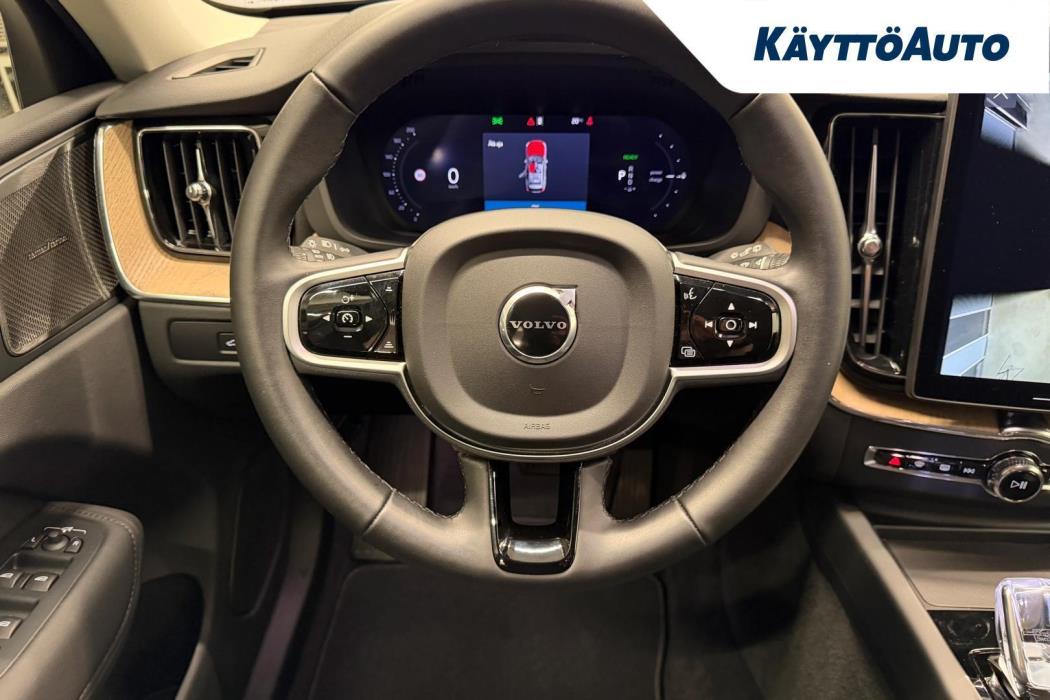 VOLVO XC60 2026