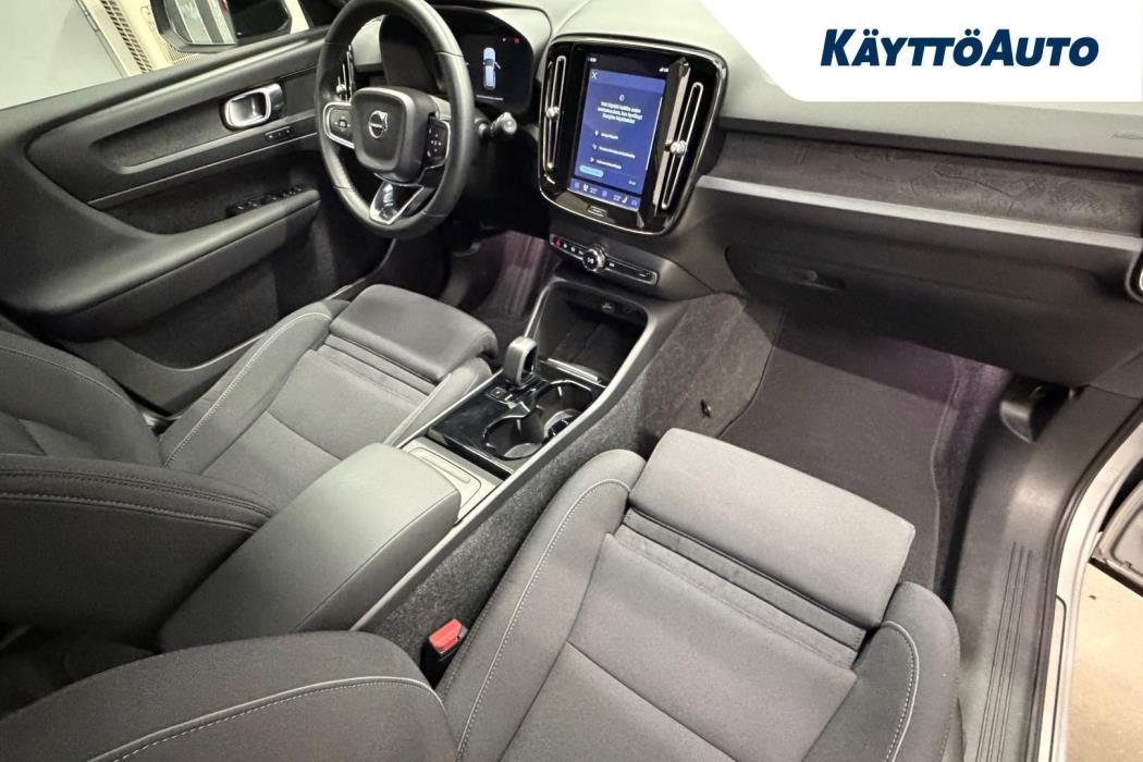 VOLVO XC40 2023