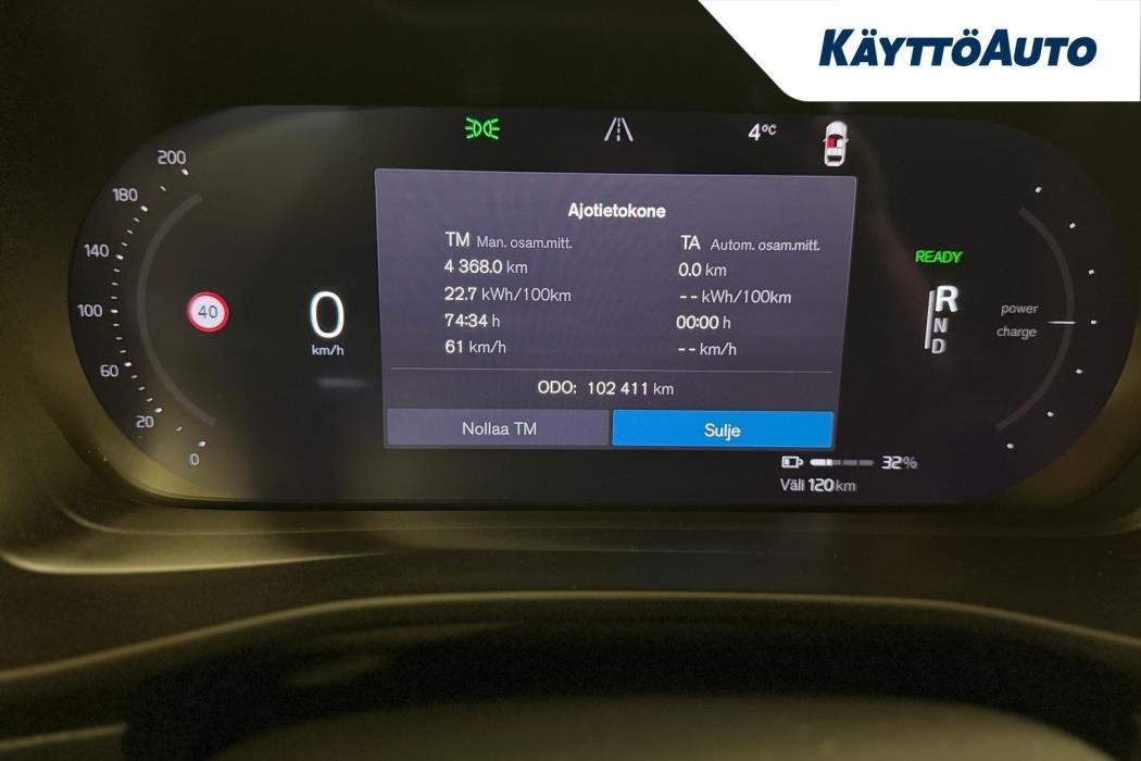 VOLVO XC40 2023