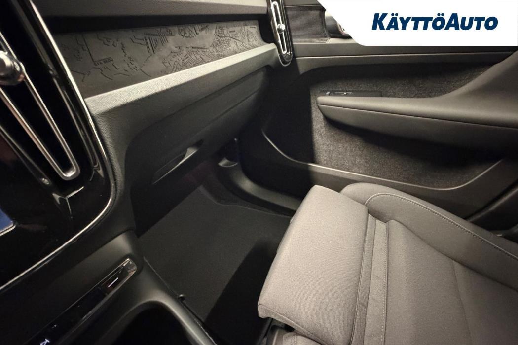 VOLVO XC40 2023