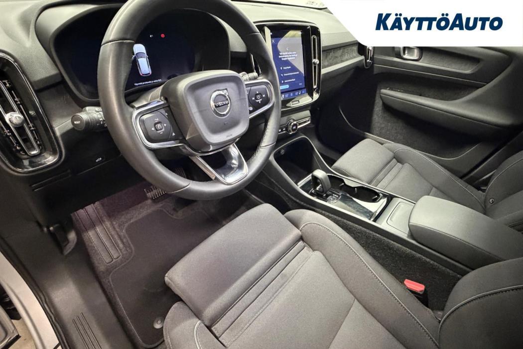 VOLVO XC40 2023