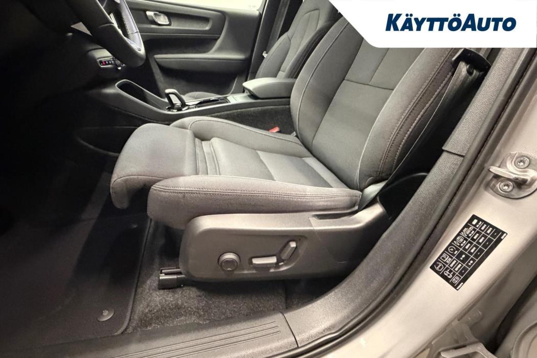 VOLVO XC40 2023