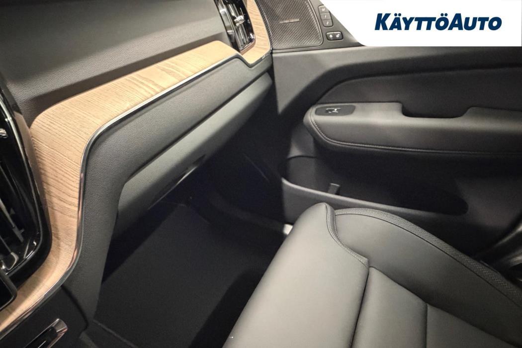 VOLVO XC60 2027
