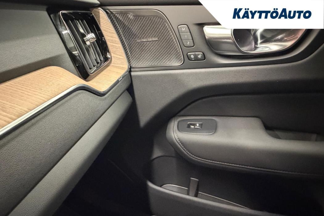 VOLVO XC60 2027