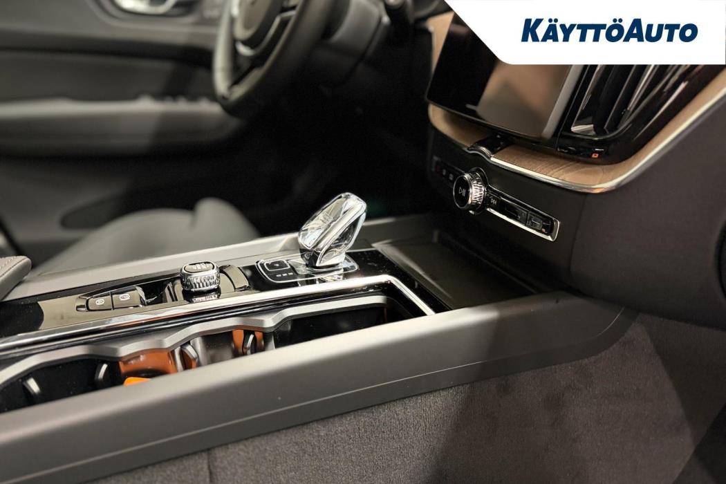 VOLVO XC60 2027