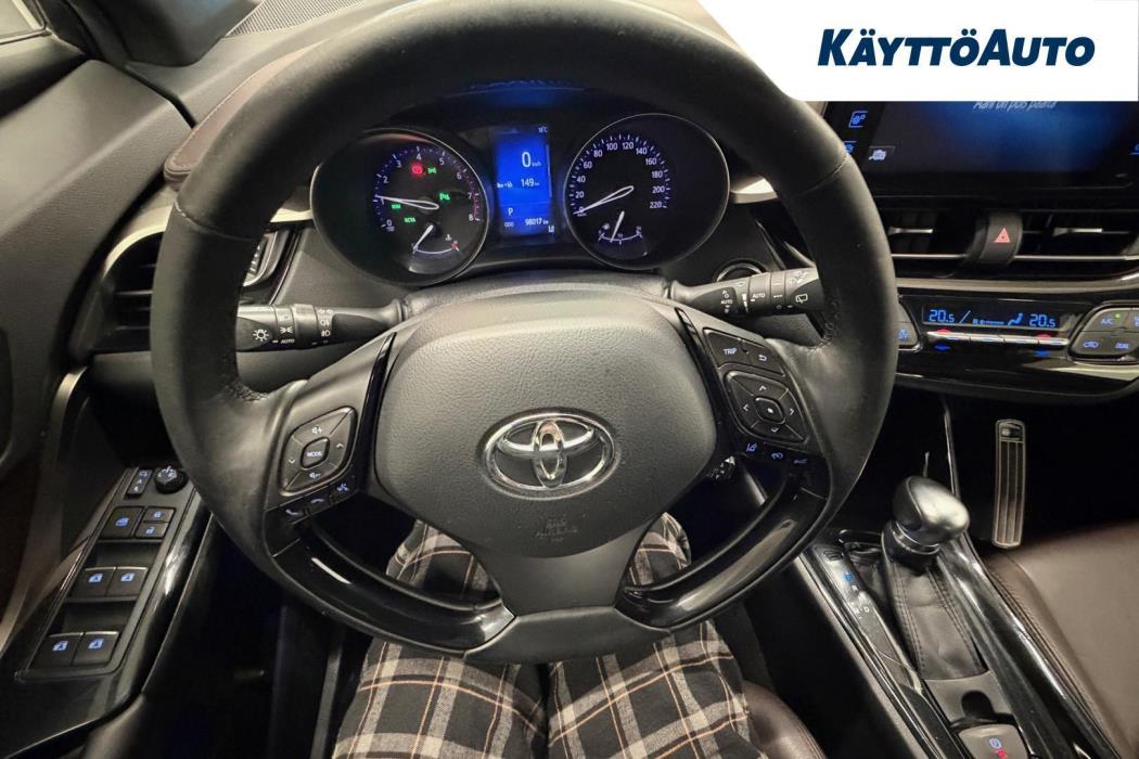 TOYOTA C-HR 2017