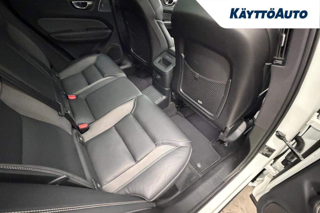 VOLVO XC60 2023