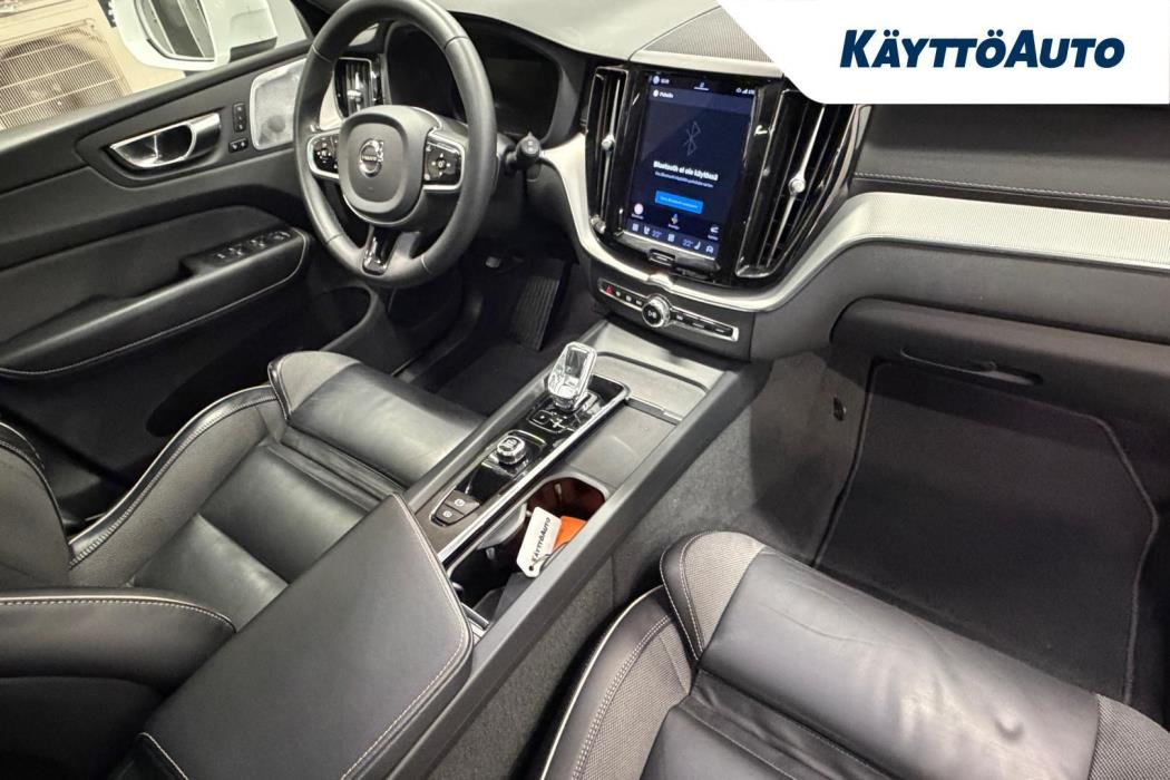 VOLVO XC60 2023