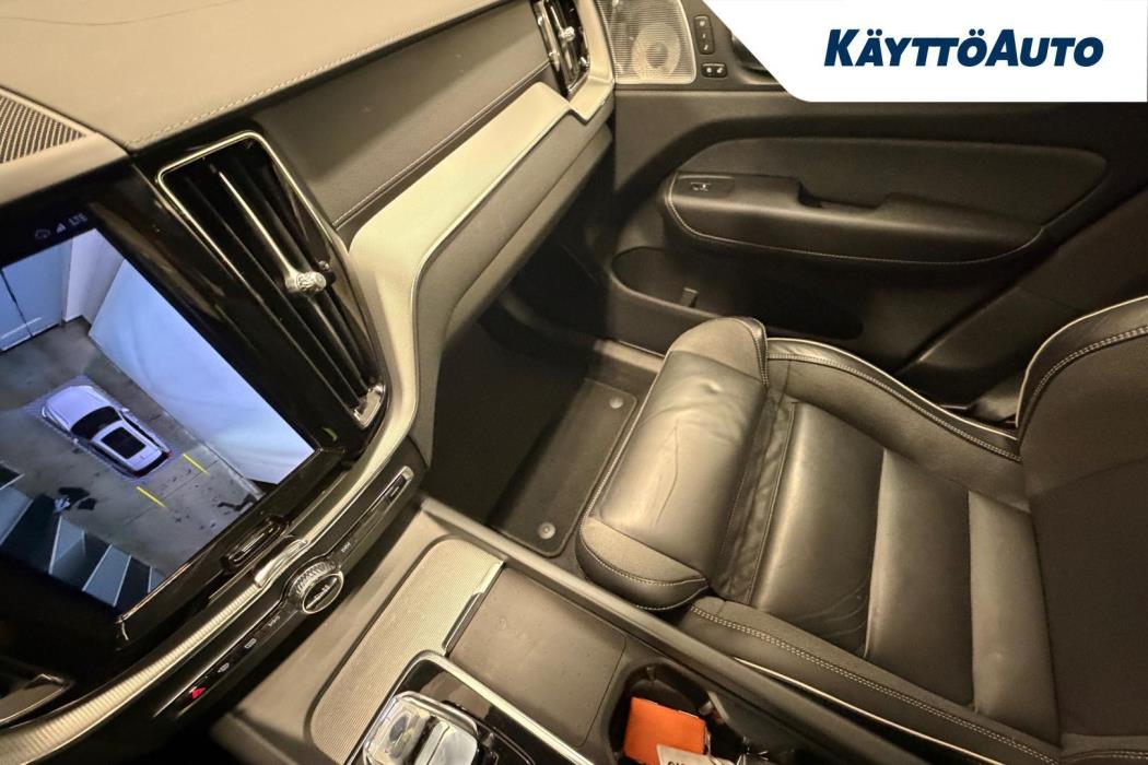 VOLVO XC60 2023