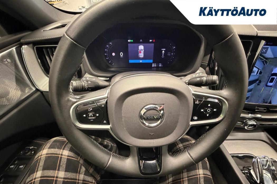 VOLVO XC60 2023