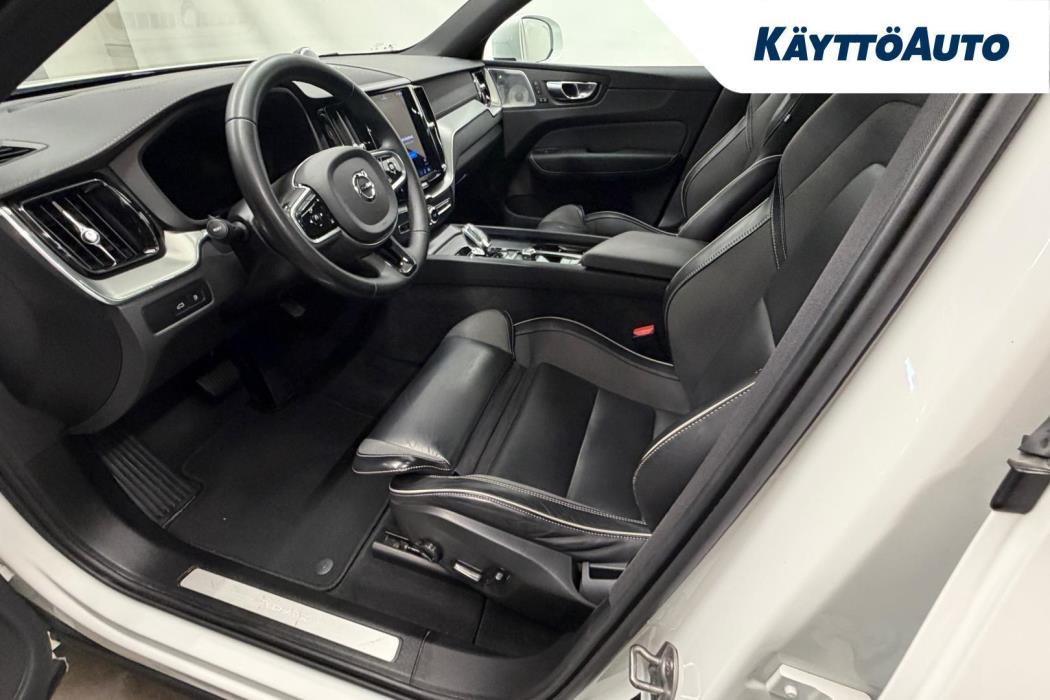 VOLVO XC60 2023
