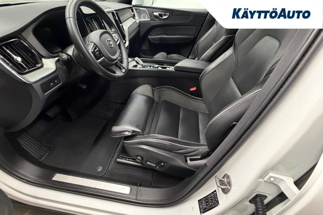 VOLVO XC60 2023