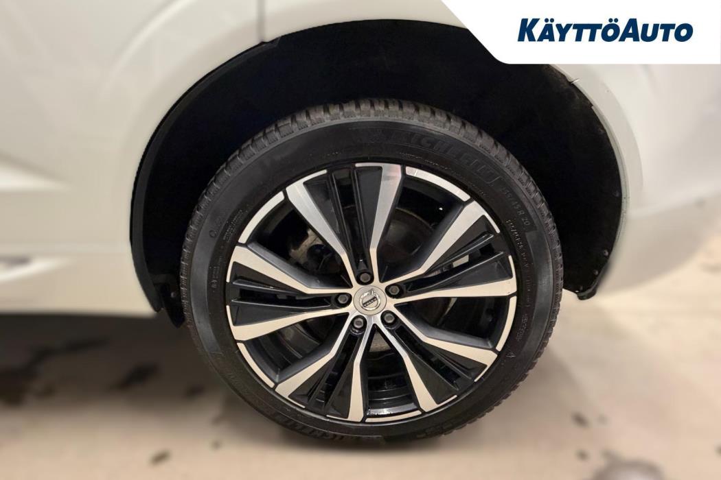 VOLVO XC60 2023