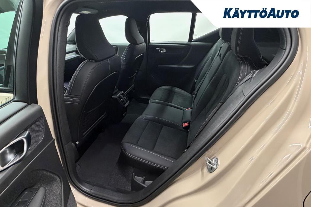 VOLVO EX40 2026