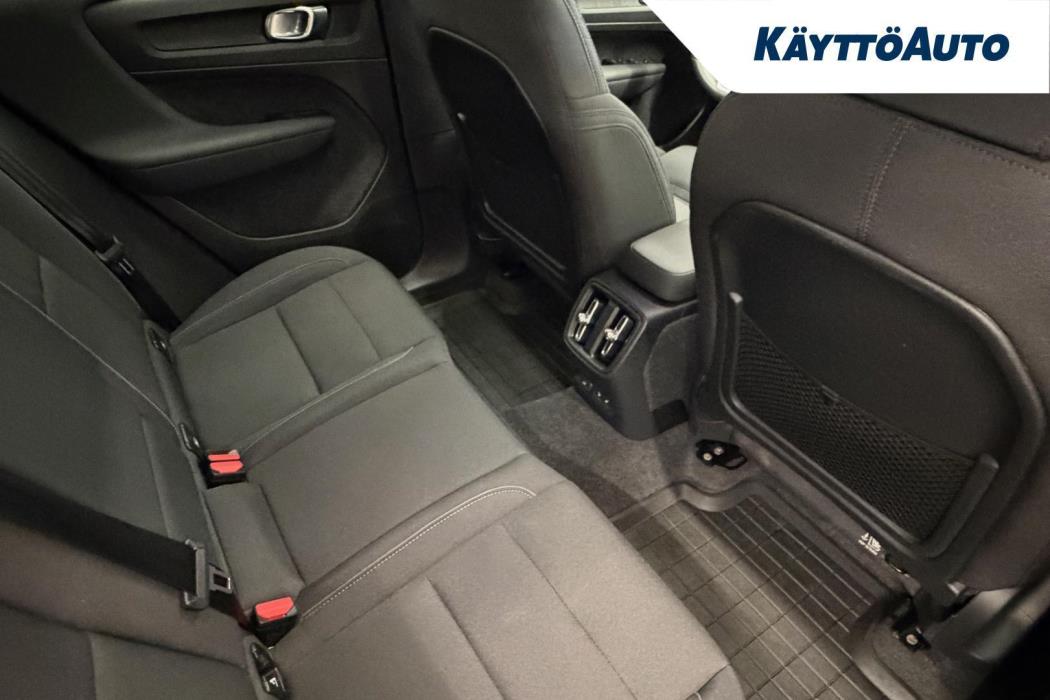 VOLVO XC40 2023