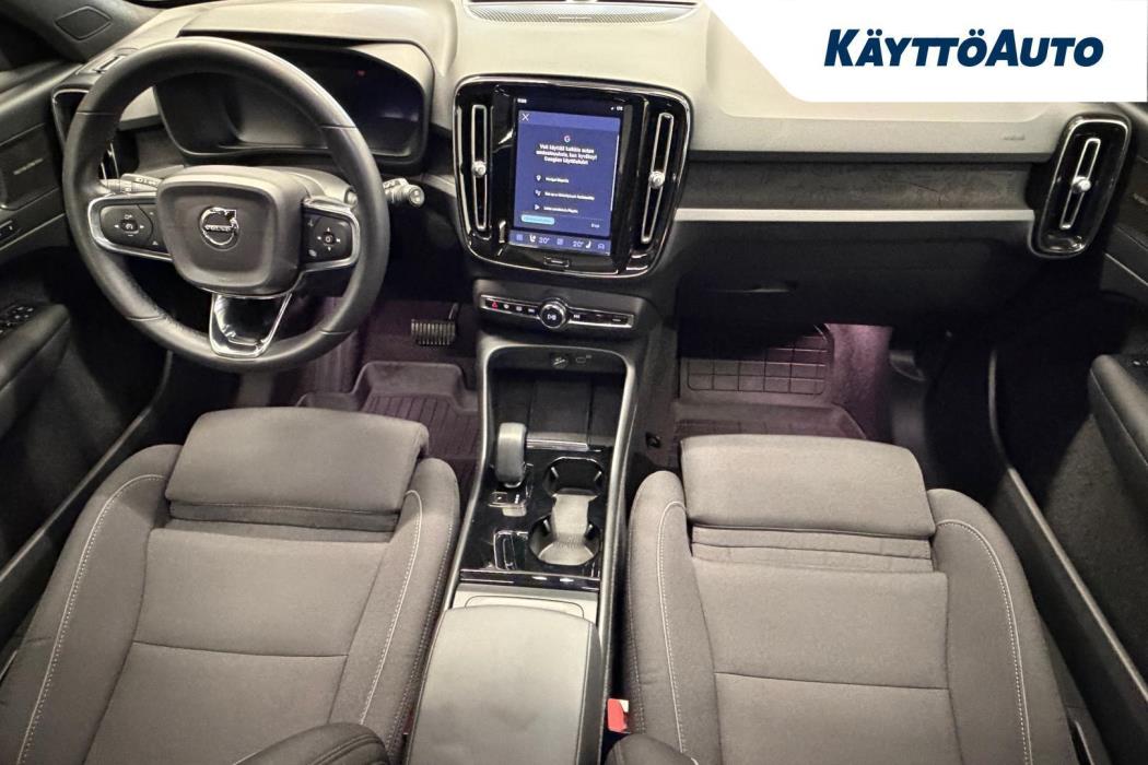 VOLVO XC40 2023