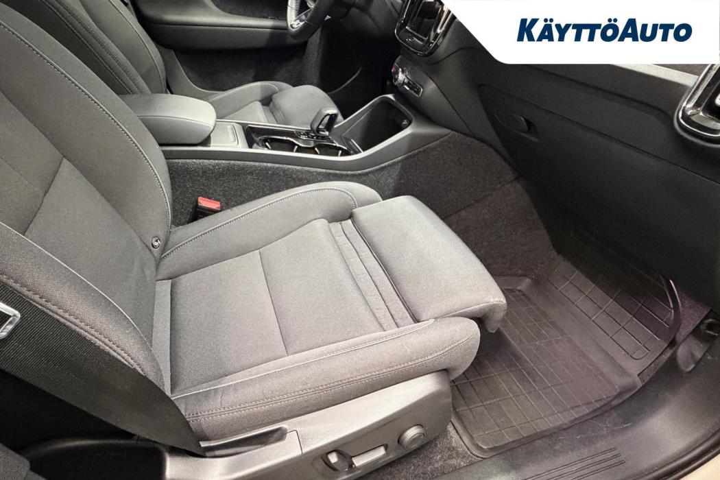 VOLVO XC40 2023
