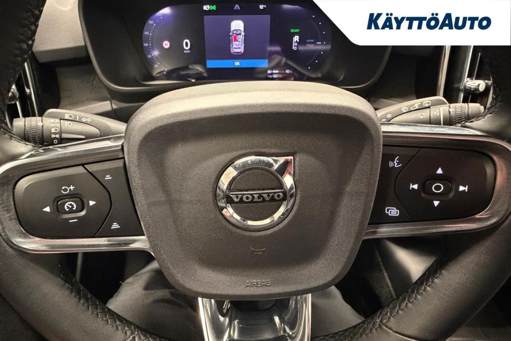 VOLVO XC40 2023