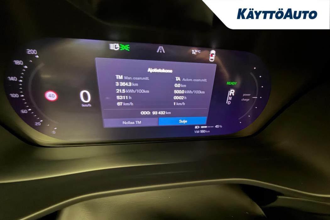 VOLVO XC40 2023