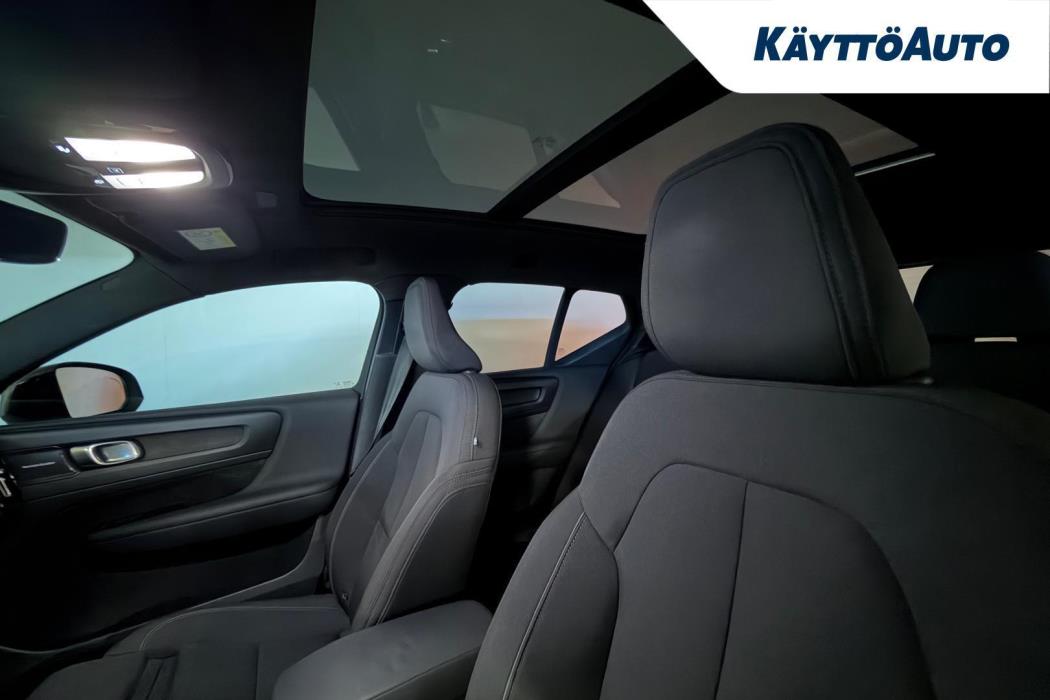 VOLVO XC40 2023