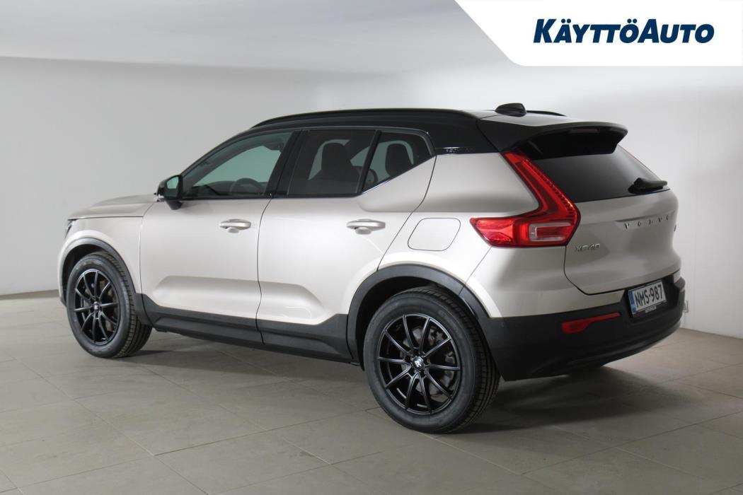 VOLVO XC40 2023