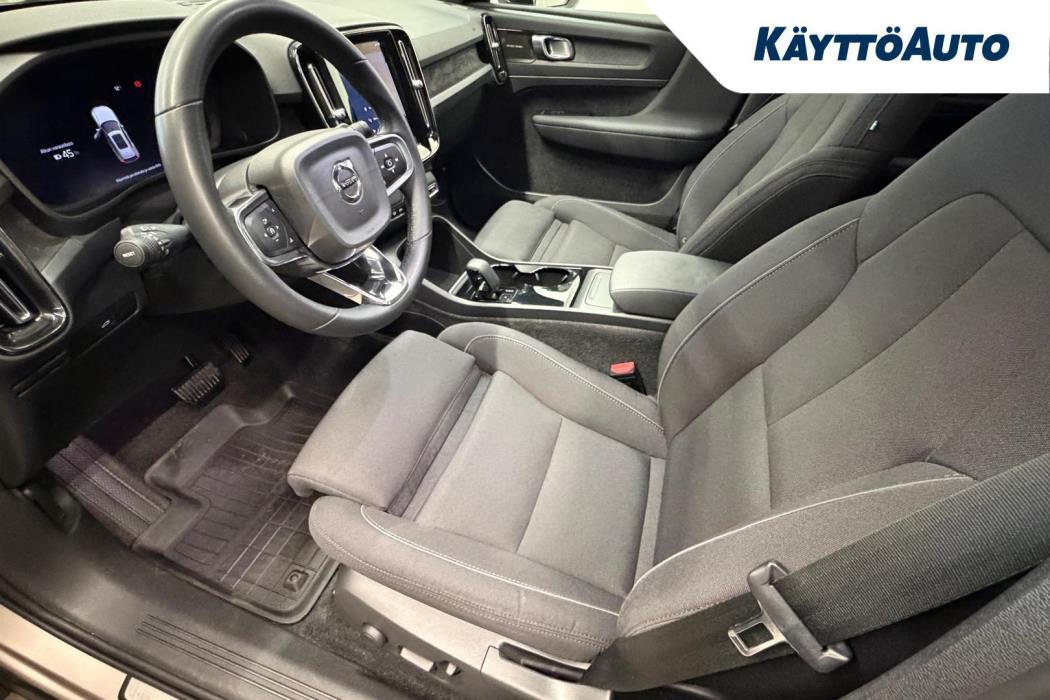 VOLVO XC40 2023