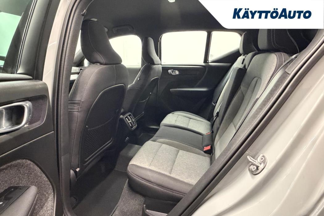 VOLVO XC40 2024